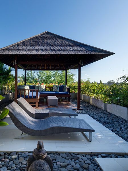 Bendega Rato - Roof deck sunbathing